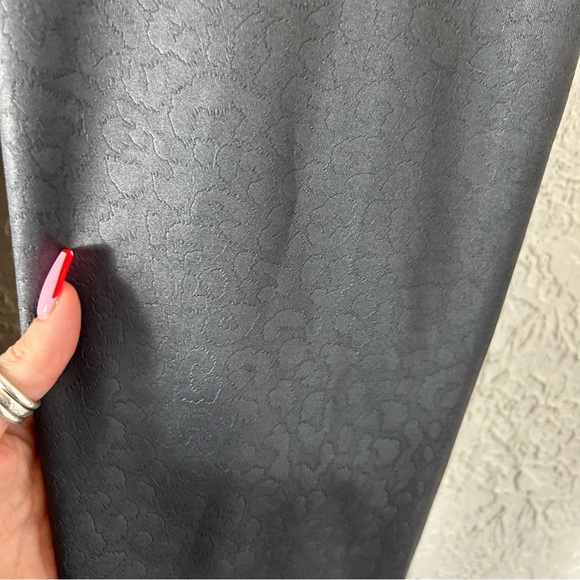 EXPRESS | Faux Leather Cheetah Print Leggings - Picture 8 of 13